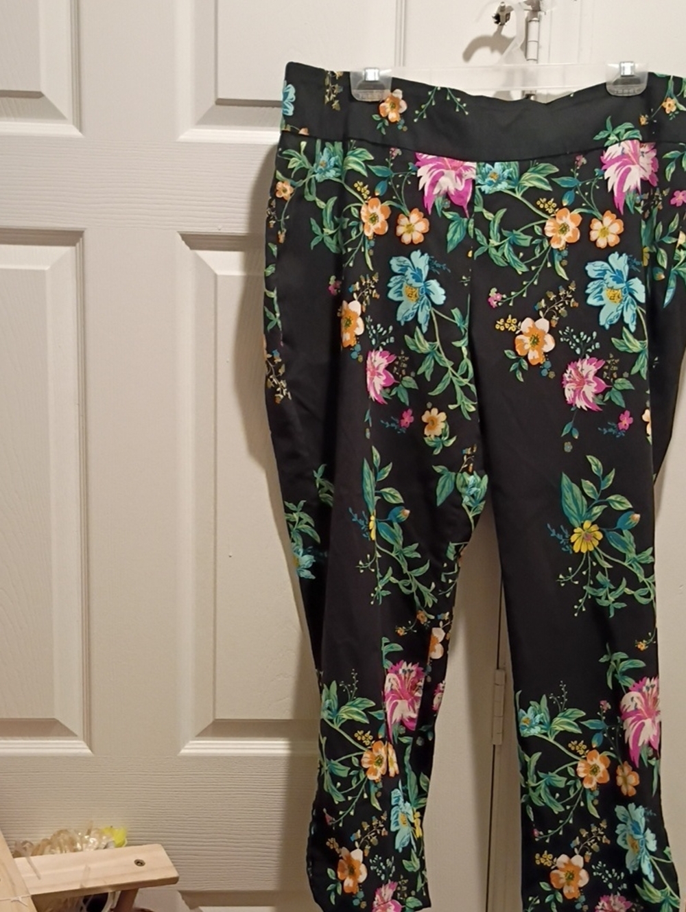 Women's Black Floral Skinny Ponte Pants